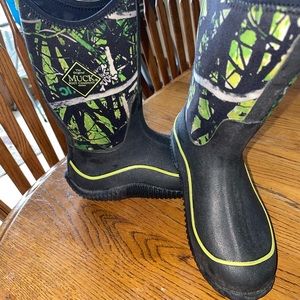 Kids original muck boots size 1